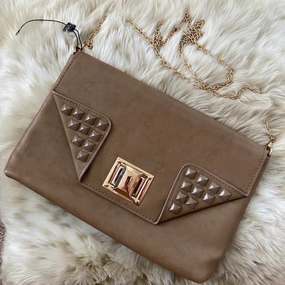 NWT - light tan/brown crossbody bag with gold chain